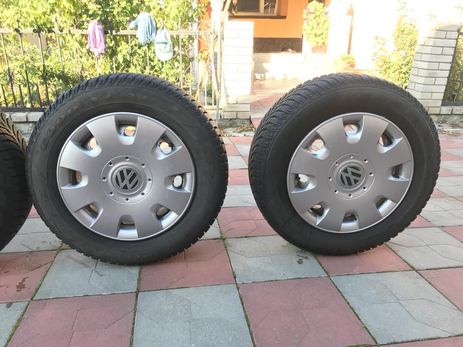 Диски сталеві  з гумою 195/65/15 Goodyear