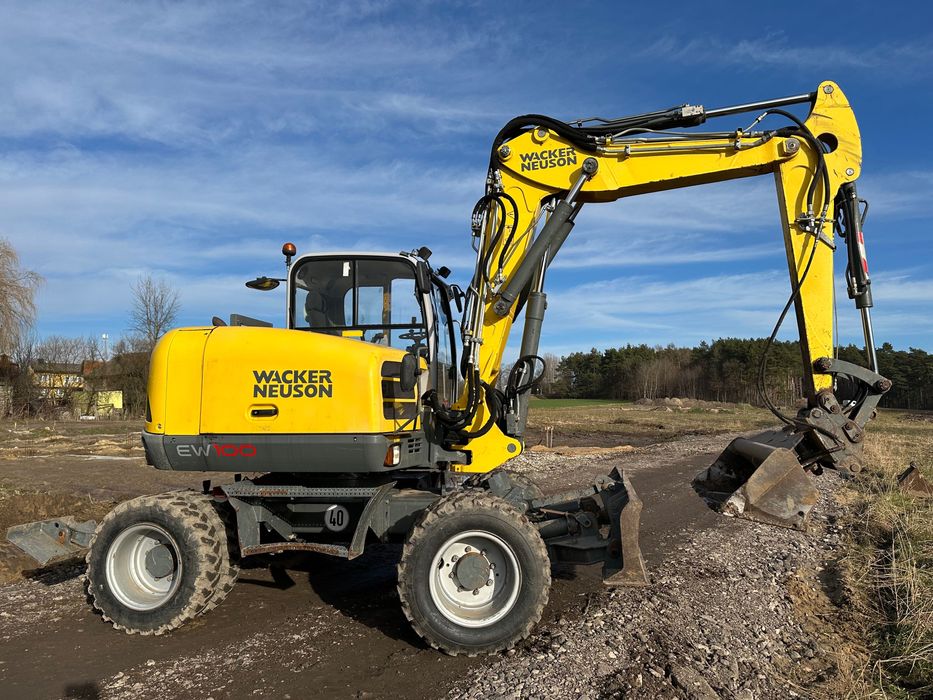 Usługi Koparką Obrotową  Wacker Neuson Ew100