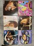 17 discos Vinil antigos . Estavam guardados a anos num movel.