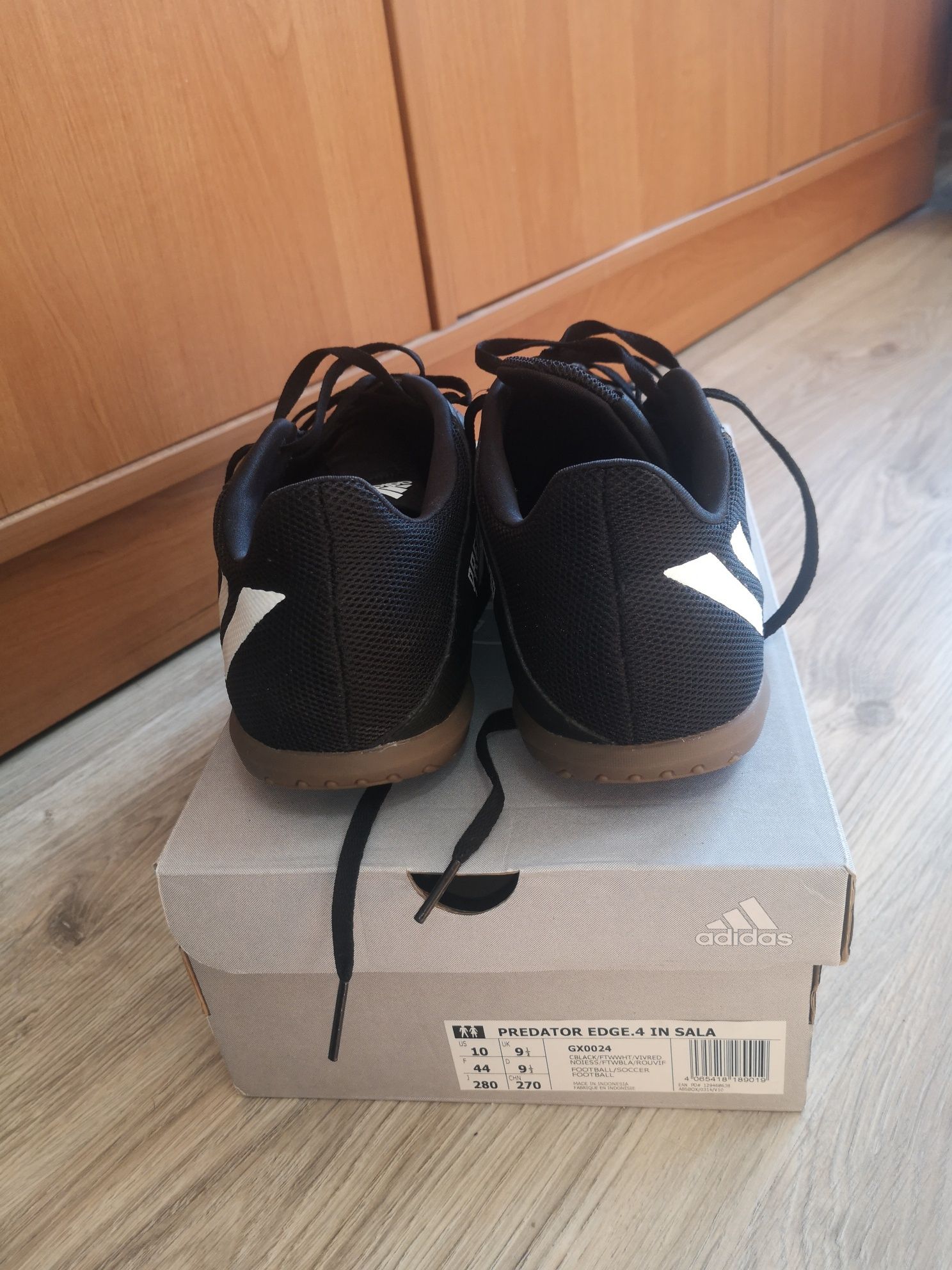 Buty Adidas Predator EDGE, na hale