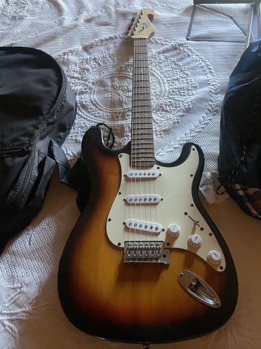 Guitarra elétrica com amplificador