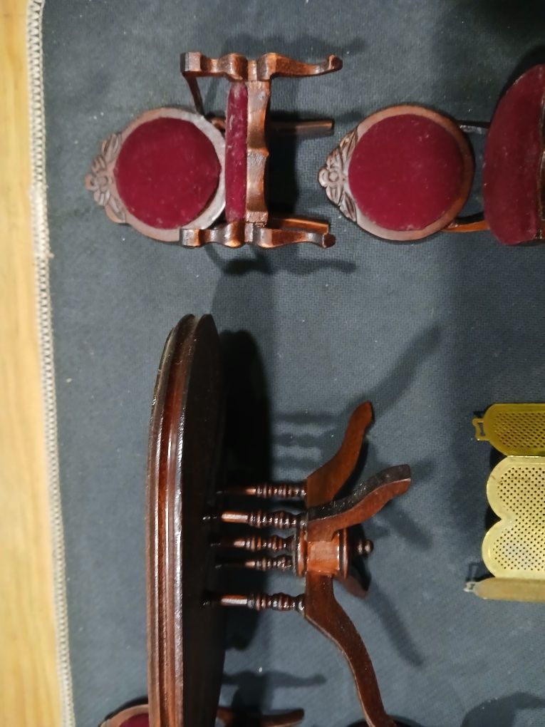 Móveis em miniaturas estilo Vitoriano sala