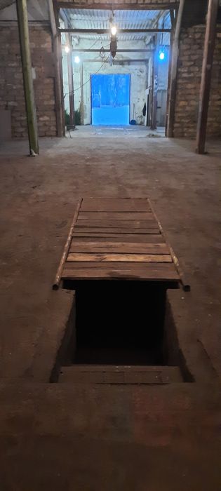 Продам чи Здам складське  приміщення  700 м/кв в місті Прилуки.