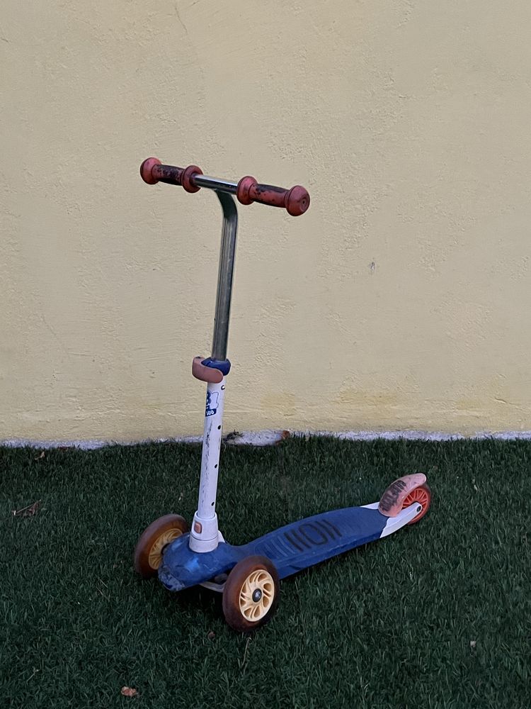 Trotinete de criança com 3 rodas e luzes, desmontável