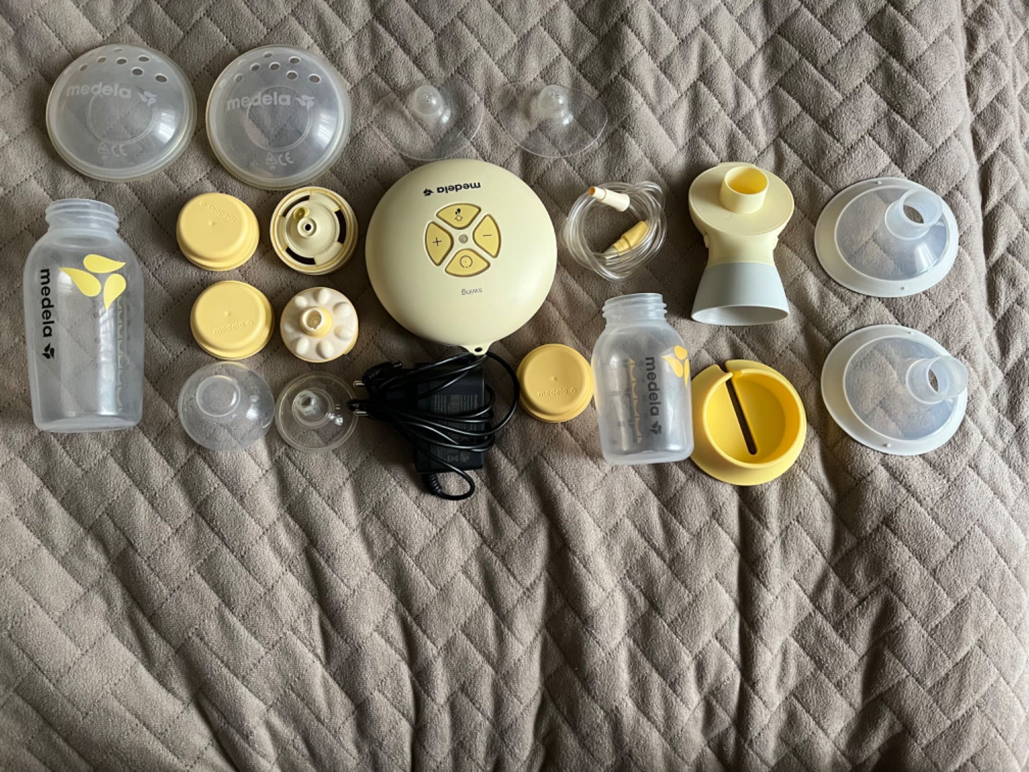 Laktator Medela swing flex + Butelka Medela Calma 250 ml + GRATISY