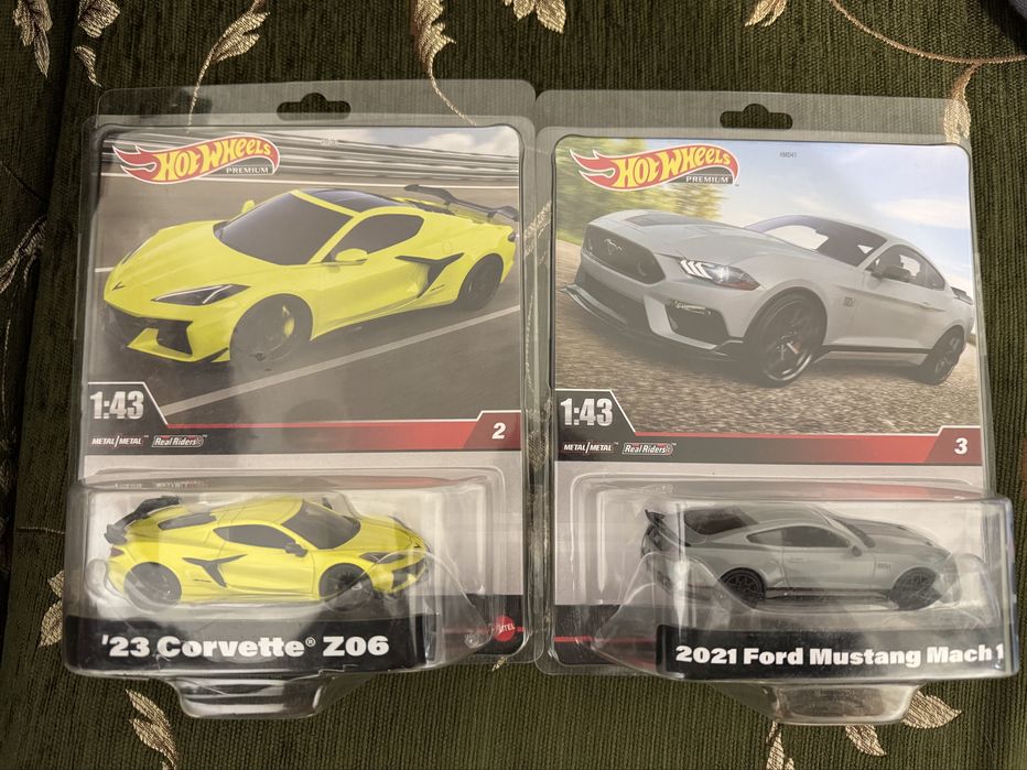 Hot wheels 1:43 Ford mustang, corvette