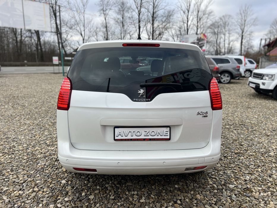 Сімейна машина в дуже гарному стані за всіма деталями телефонуйте