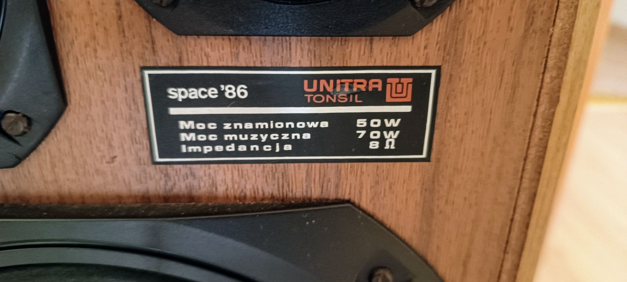 Kolumny Tonsil Space 86