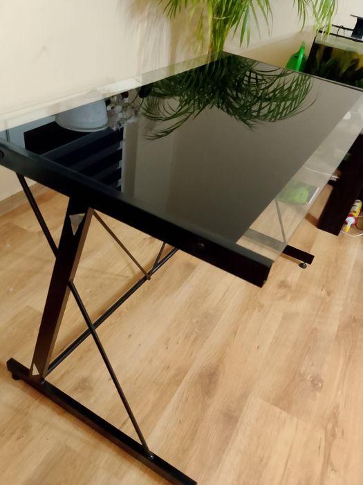 Stolik biurko metalowe ze szklanym blatem