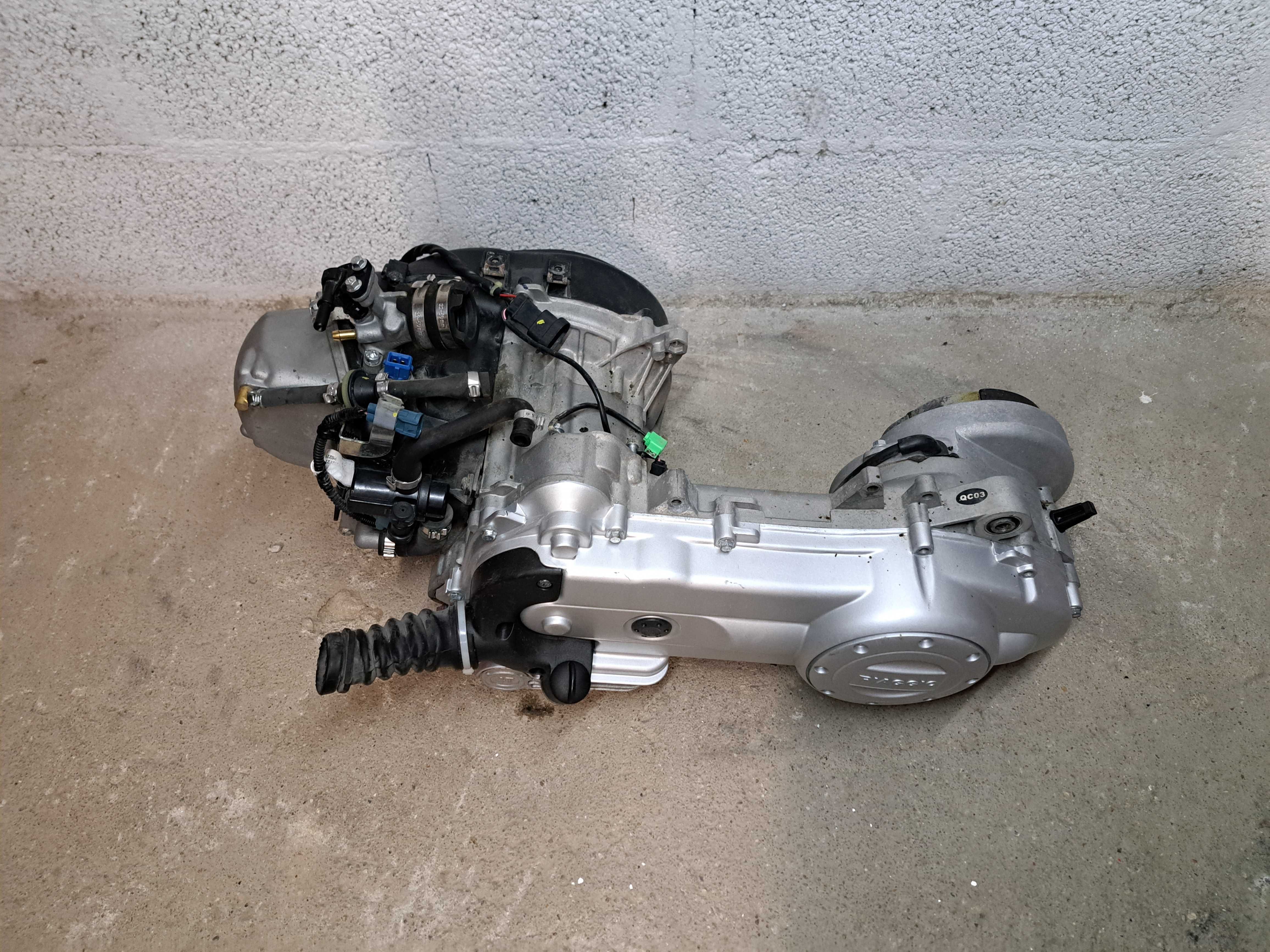 Motor Piaggio VESPA SPRINT LX 50CC CD01M 22.000 KM
