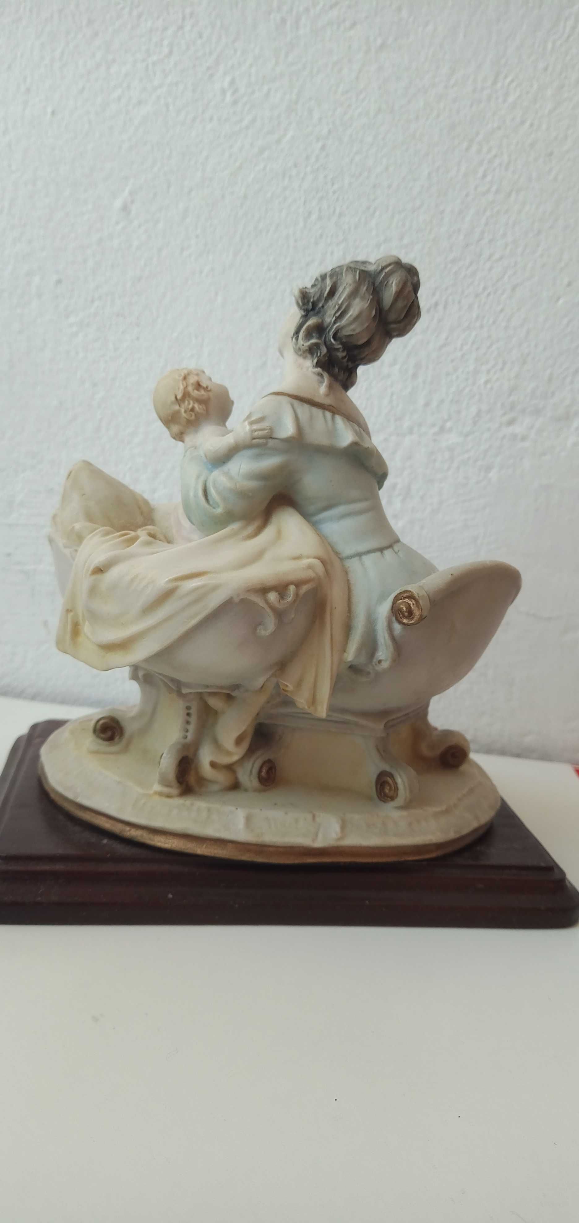 Estatueta com base madeira 25€