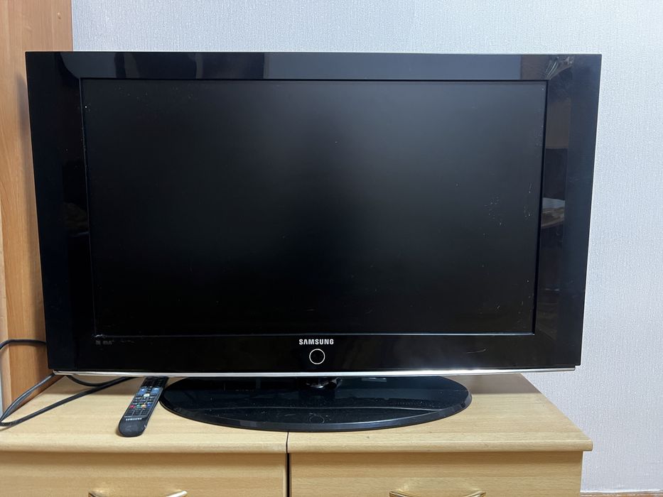 Телевізор SAMSUNG 37 діагональ