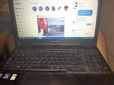 toshiba com windows 7  250gb com bateria viciada mas fociona 100%