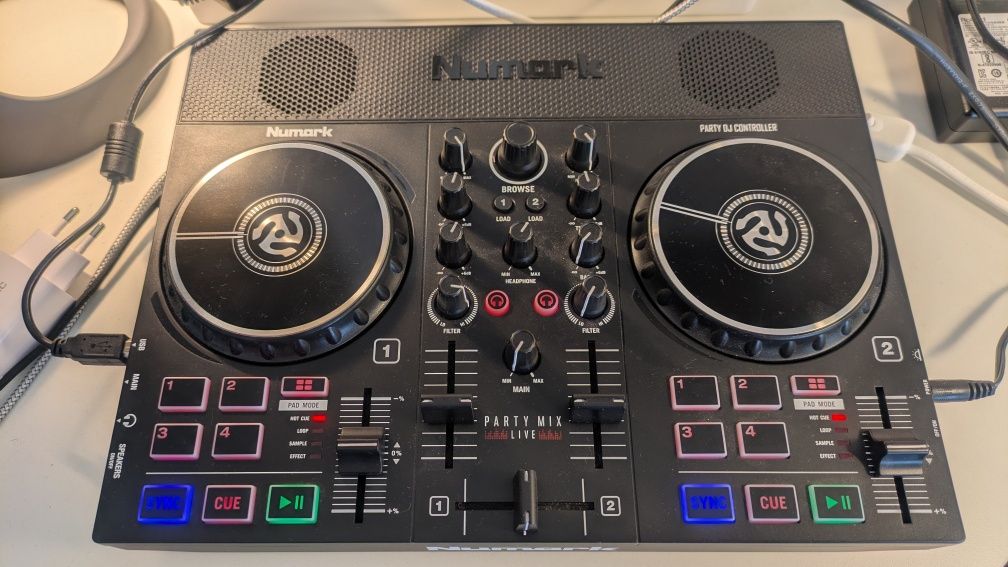 Numark Party Mix Live DJ controller