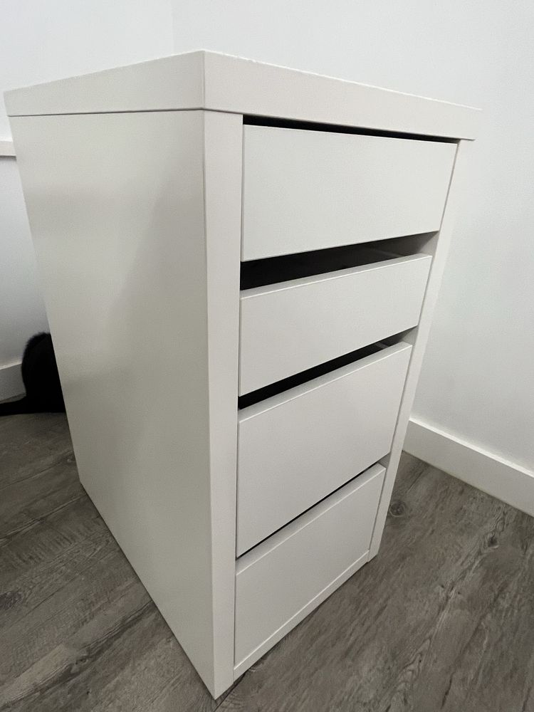 Movel de gavetas branco Ikea
