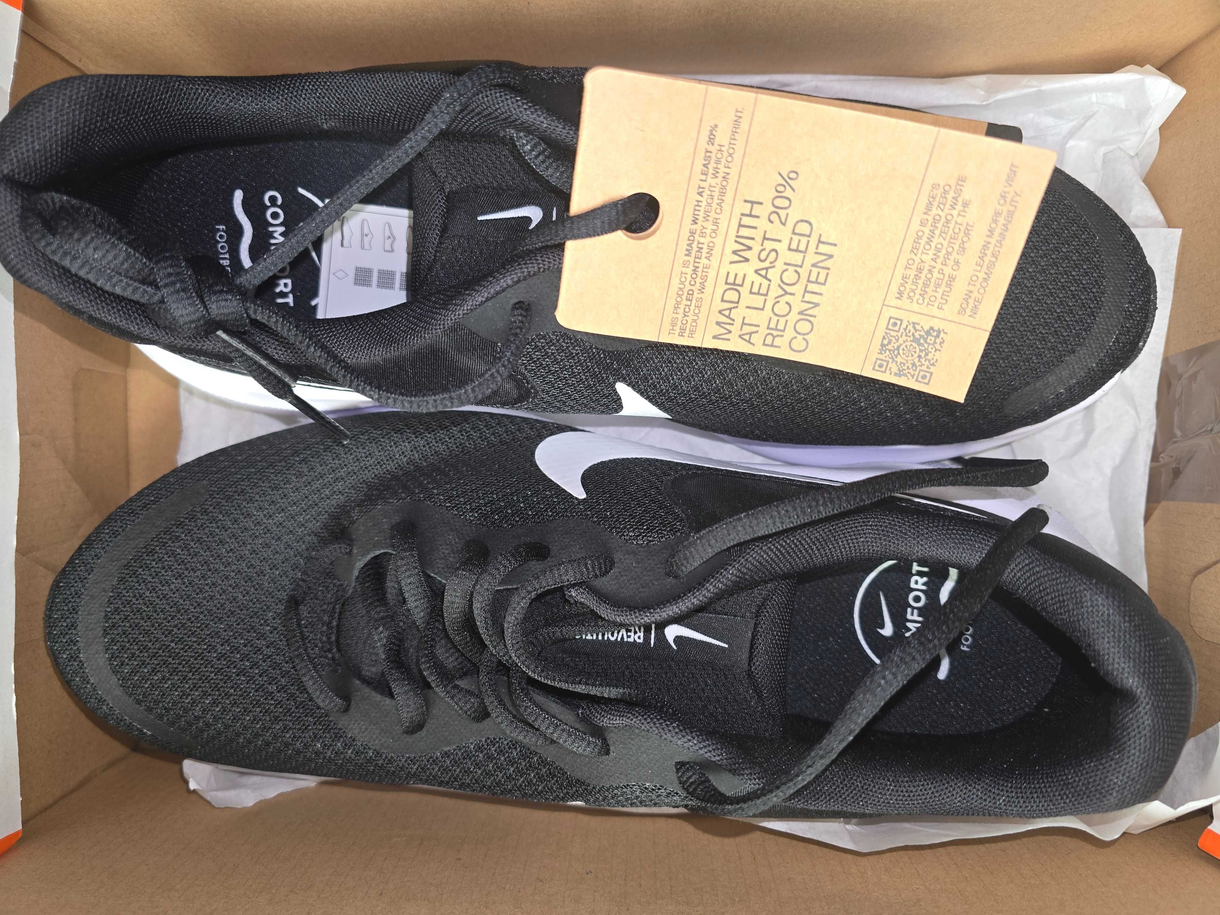 Buty Nike Revolution 7 Obuwie turystyczne Czarny/biały 45