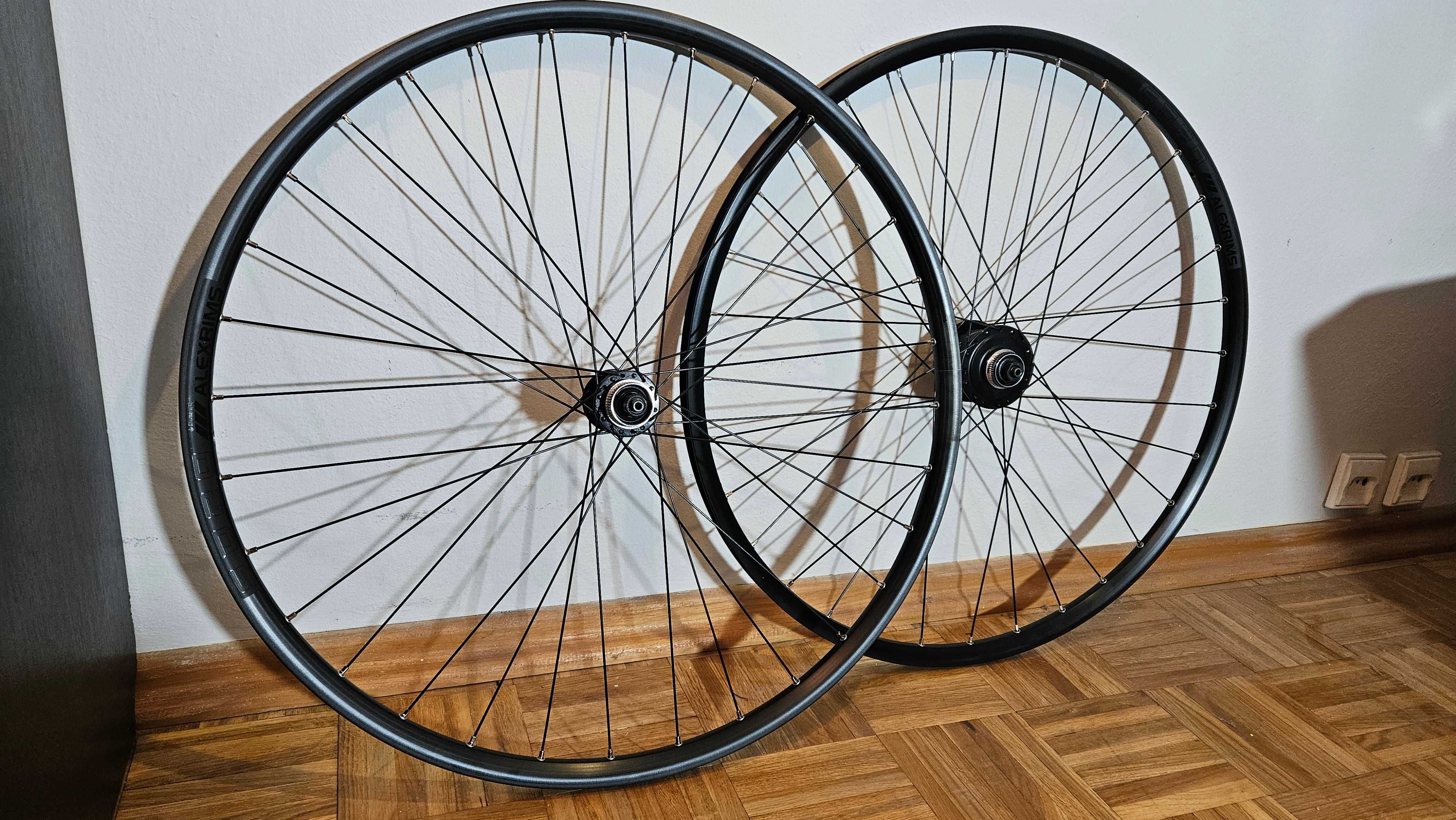 Koła 28" ALEXRIMS SD20, nowe, dynamo, shimano