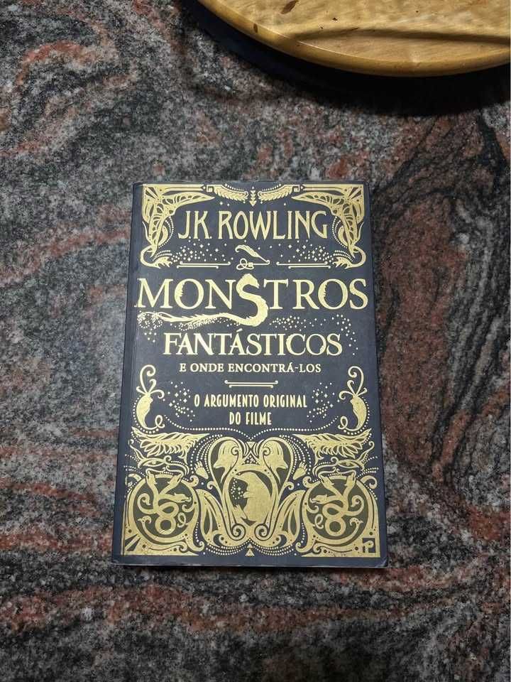 Livro Monstros Fantásticos - J. K. Rowling