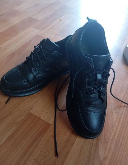 Кросівки шкіряні