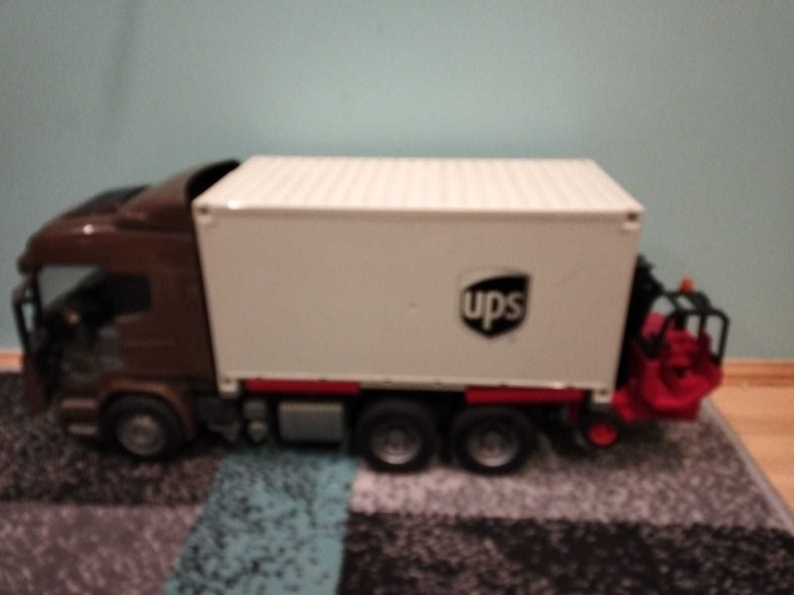 Ciężarówka Scania UPS z wózkiem widłowym Bruder  03581