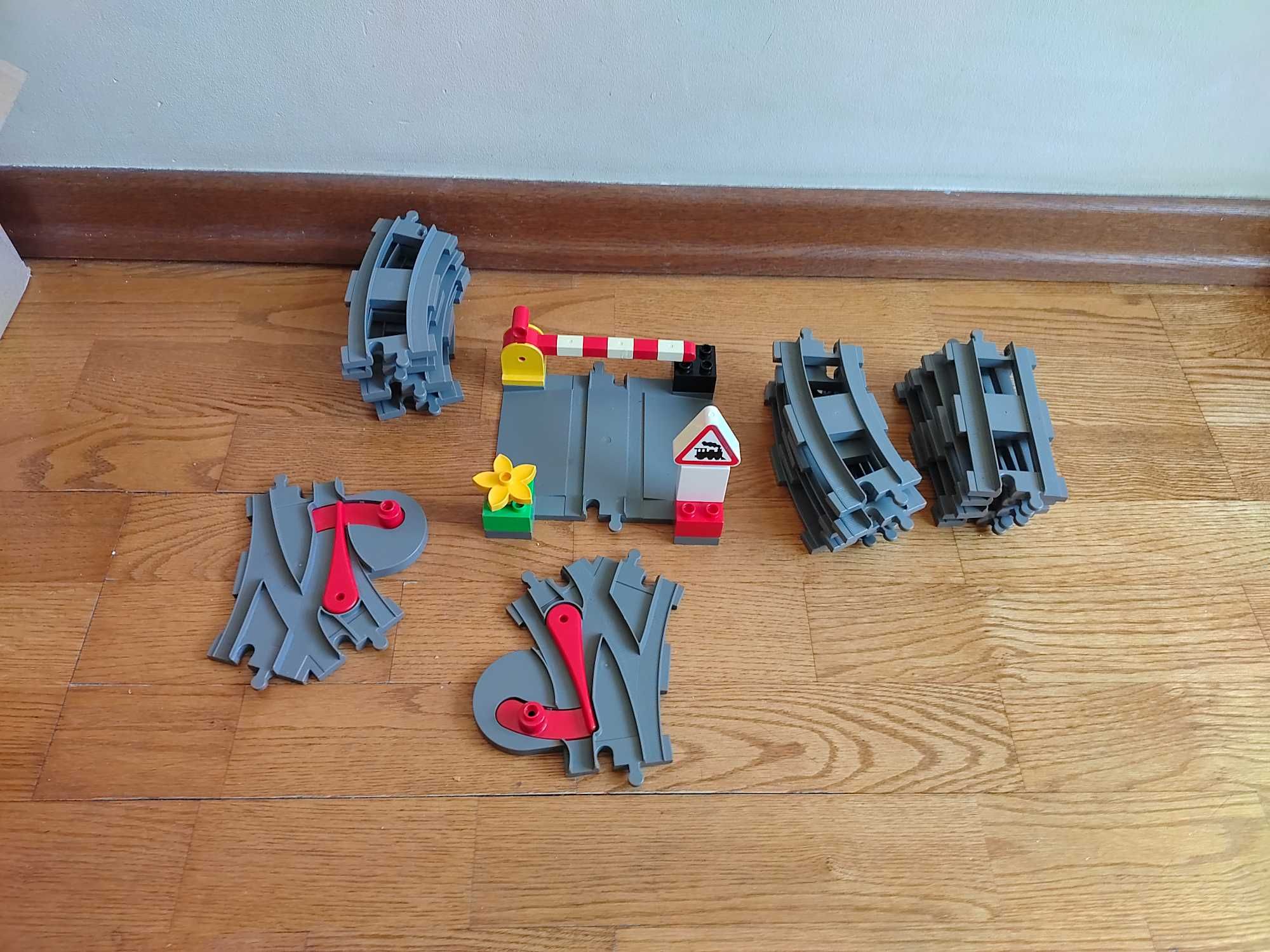 Lego Duplo Kolejka Tory Zwrotnice Przejazd kolejowy Pociąg