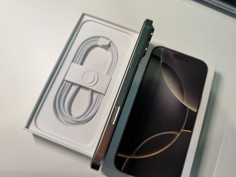 Apple iPhone 16 Pro Max 256GB Natural Titanium (eSIM) 100% стан нового