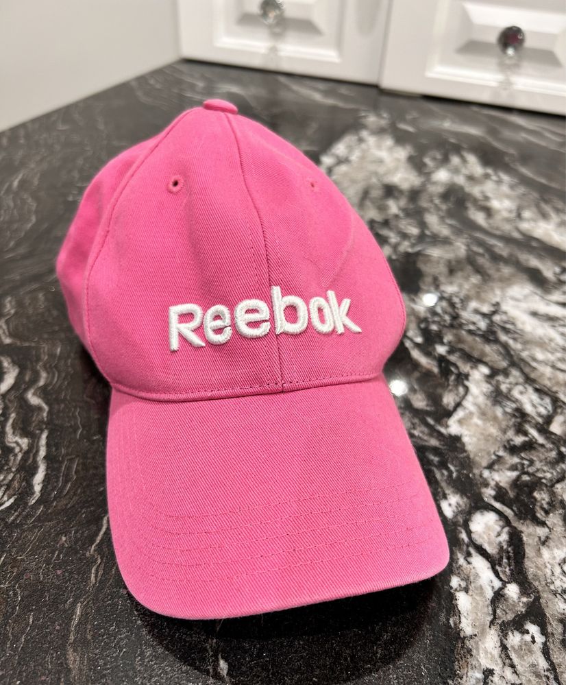 Różowa czapka z daszkiem Reebok damska cap pink