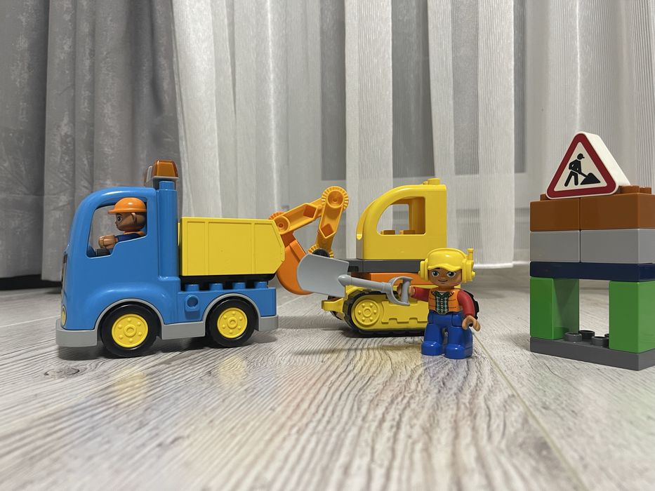 Конструктор LEGO DUPLO Оригінальни Вантажівка і гусеничний екскаватор