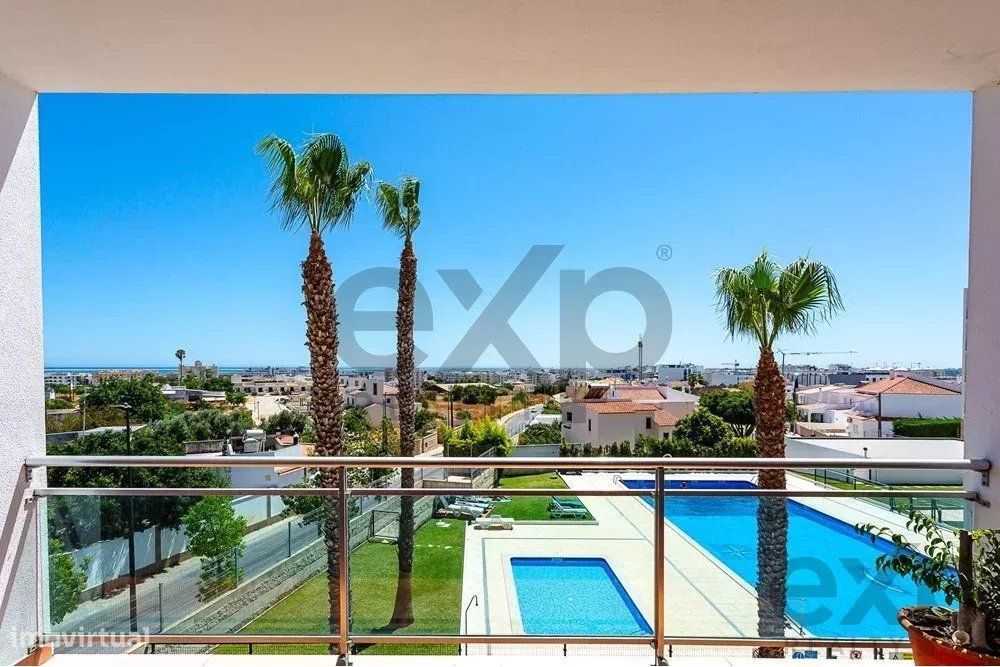 Espaçoso apartamento de 4 quartos em Olhão, localizado num condomínio