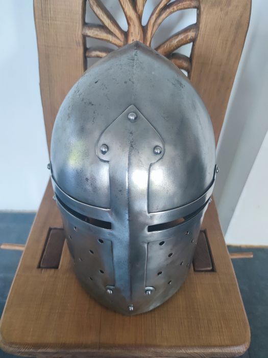 Hełm rycerski krucjatowy stalowy sugarloaf nowy rycerz zbroja