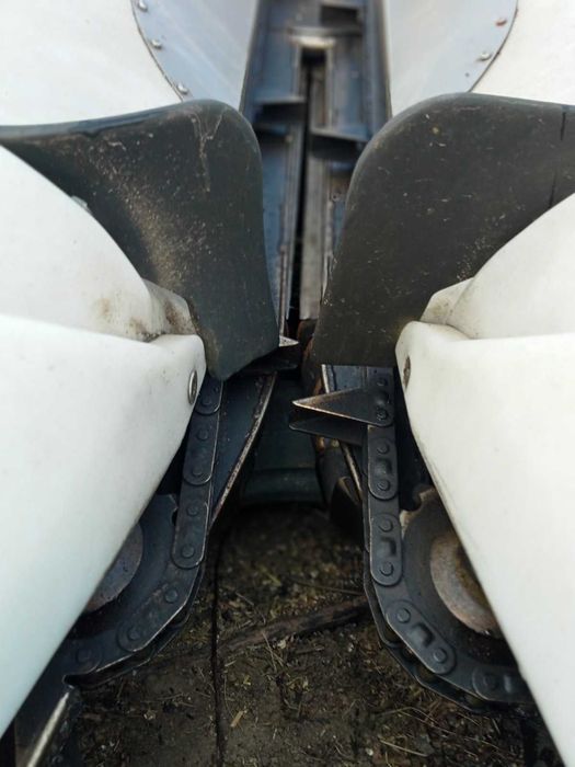 Жатка кукурузная. 6-ти рядна. Б/у . Жниварка кукурудзяна