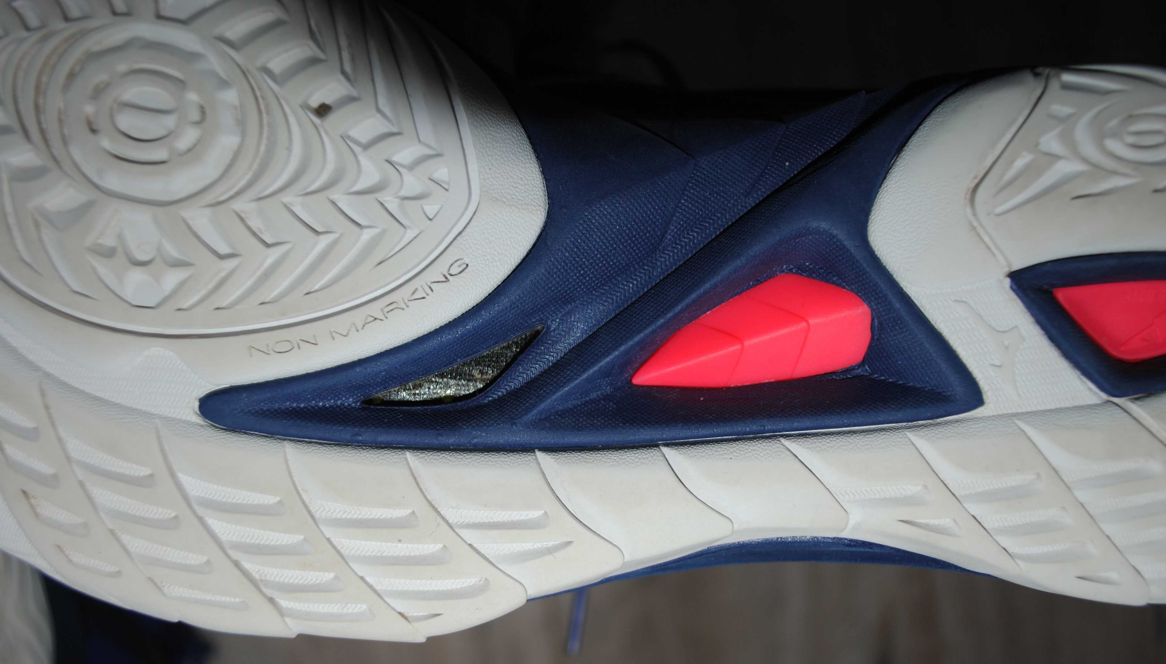 Mizuno гандбольні кросовки WAVE MIRAGE 3, по устілці 27,7 см .