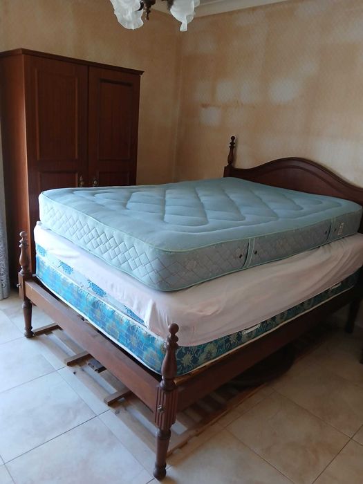 Cama casal quarto completo e roupeiro