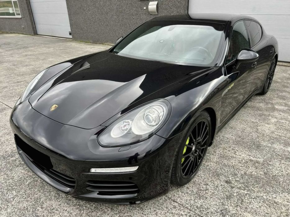 Porsche Panamera      2015