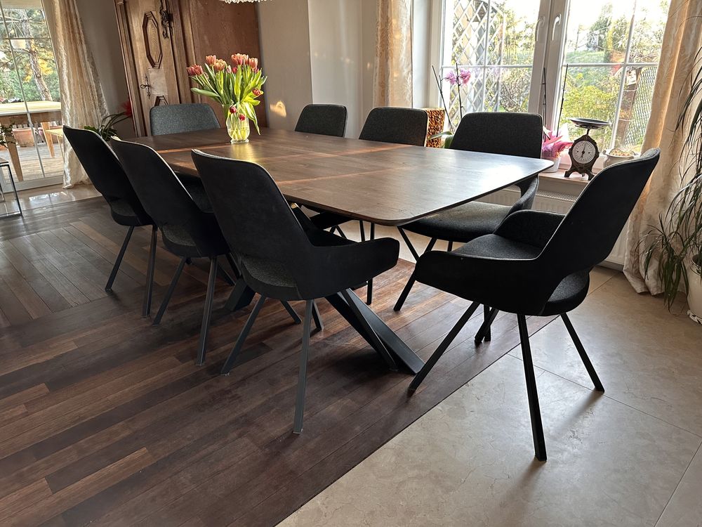 Stół drewniany z krzesłami design