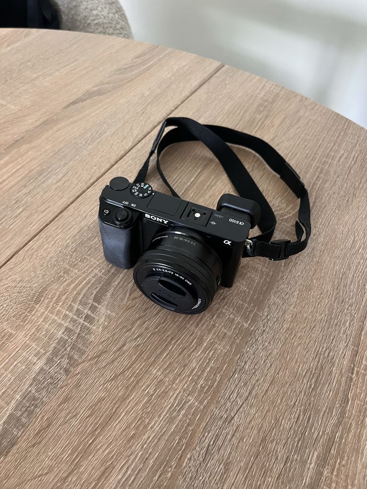 Kit Máquina Fotográfica SONY Alpha 6100