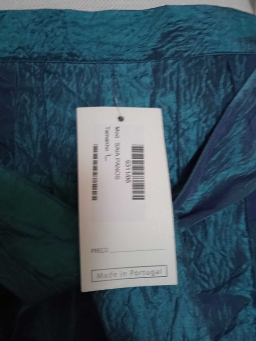 Saia comprida azul brilhante