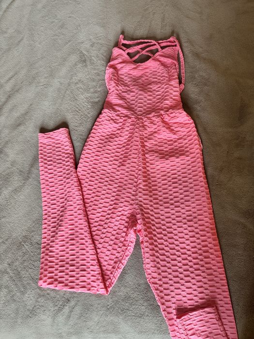 Комбинезон для фитнеса розовый размер С-М