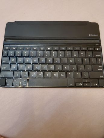 Ультра тонкиа клавіатура Logitech для іPad
