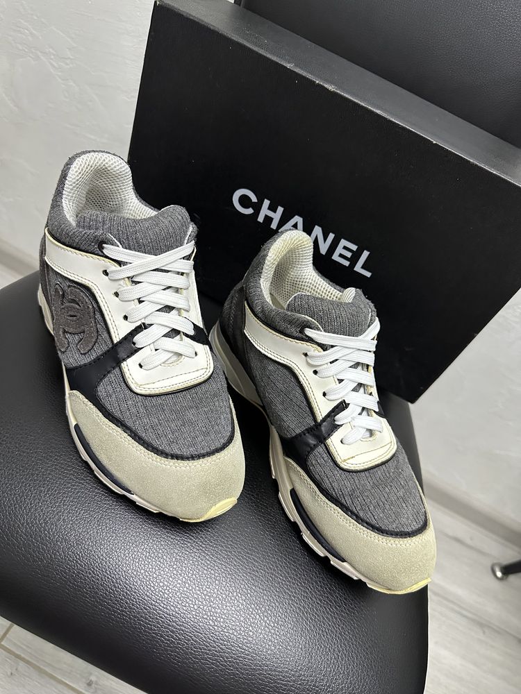 Женские кроссовки в стиле Chanel