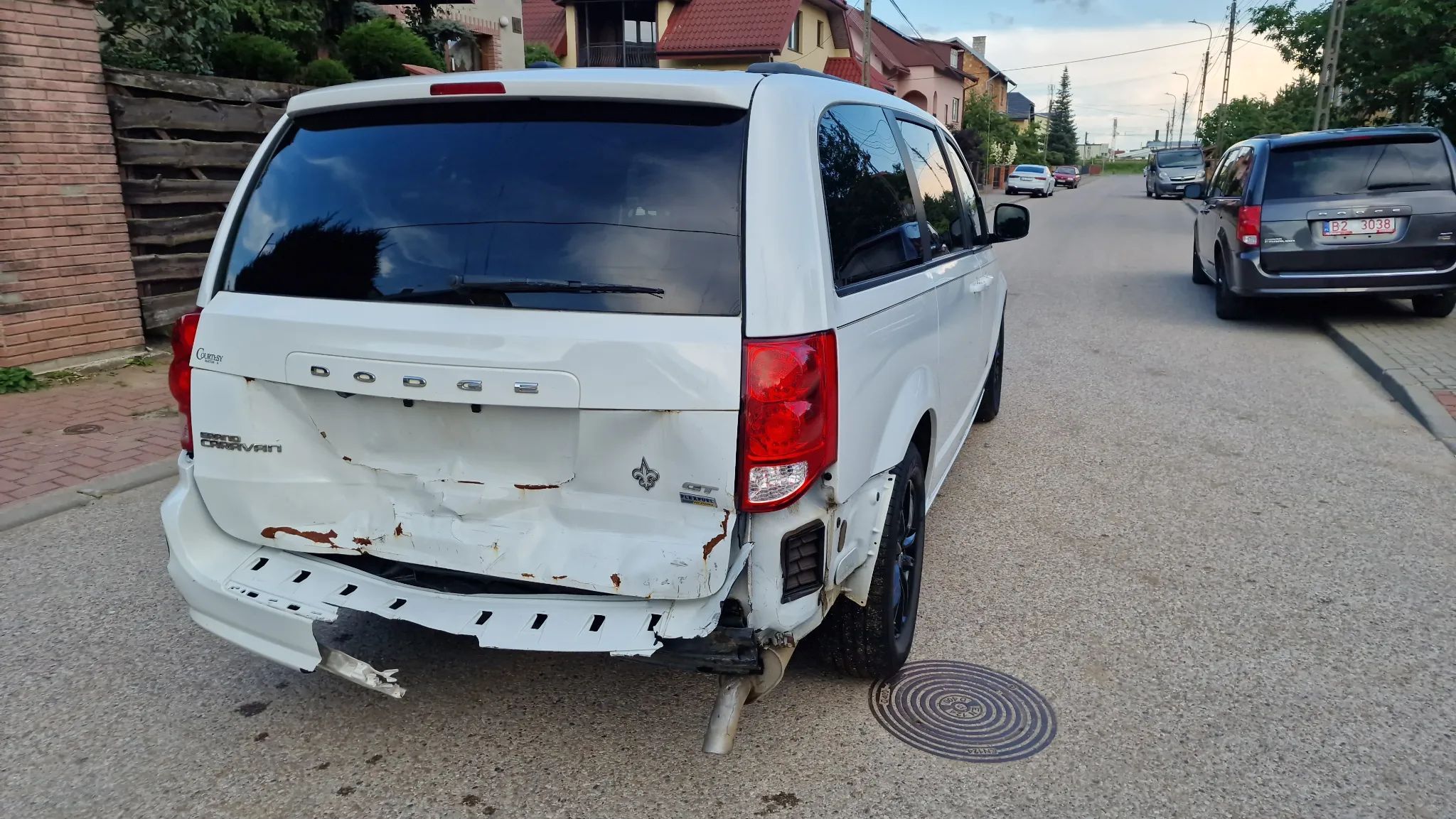 Dodge Grand Caravan GT uszkodzony po oplatach w Polsce