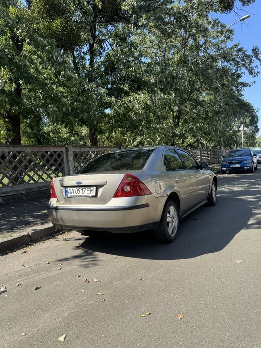 Ford mondeo 2002року