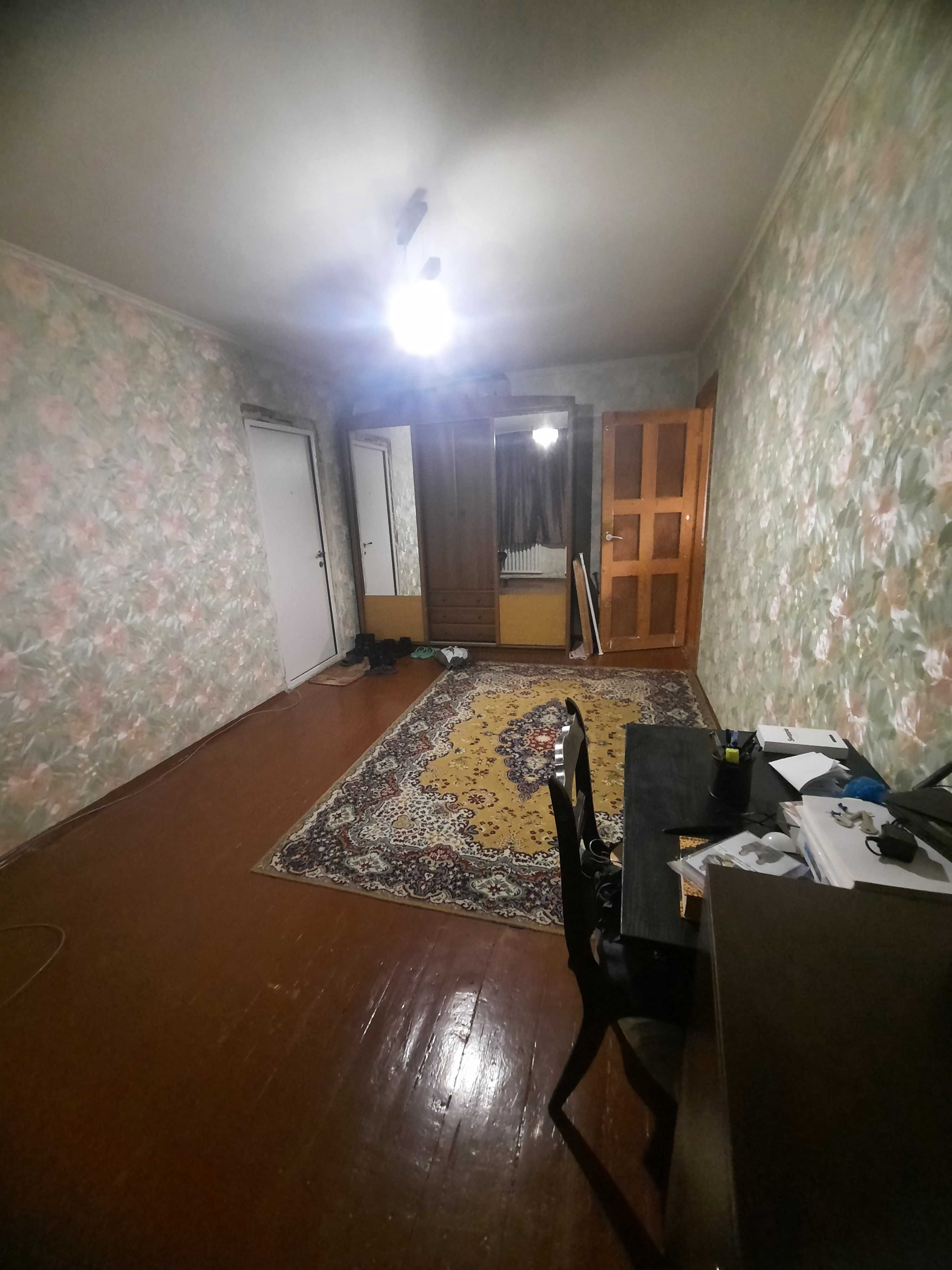 Продам 2х комнатную гостинку метро Холодная Гора