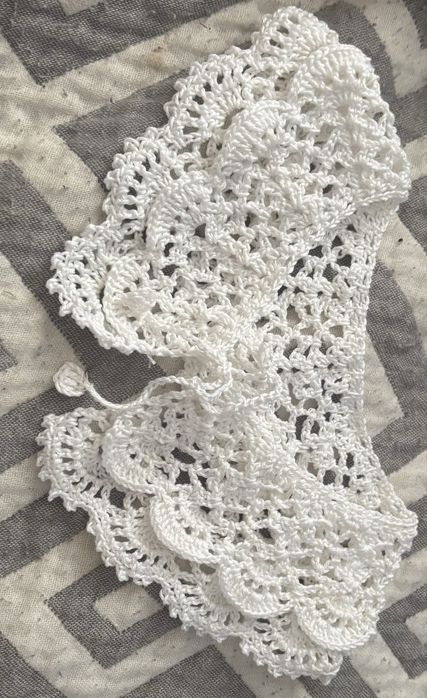 Білий мереживний комір ручної роботи