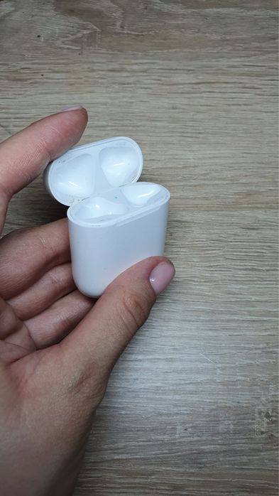 Зарядний футляр (кейс) Apple AirPods 2 б/у