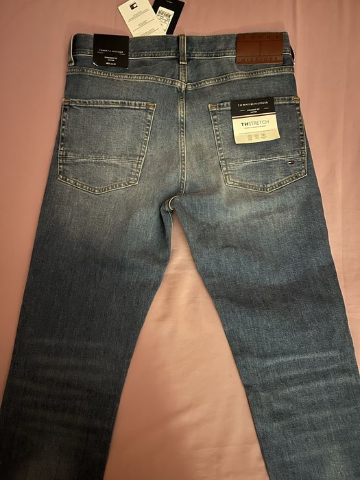 Wyprzedaż spodnie męskie Tommy Hilfiger.