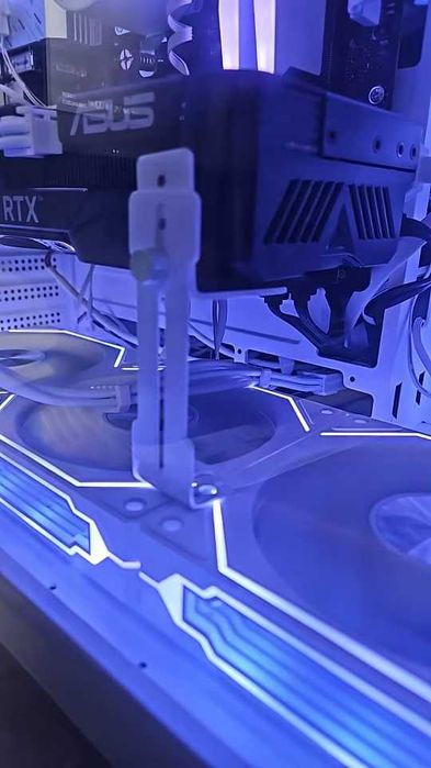 Підставка для відеокарти (тримач відеокарти)