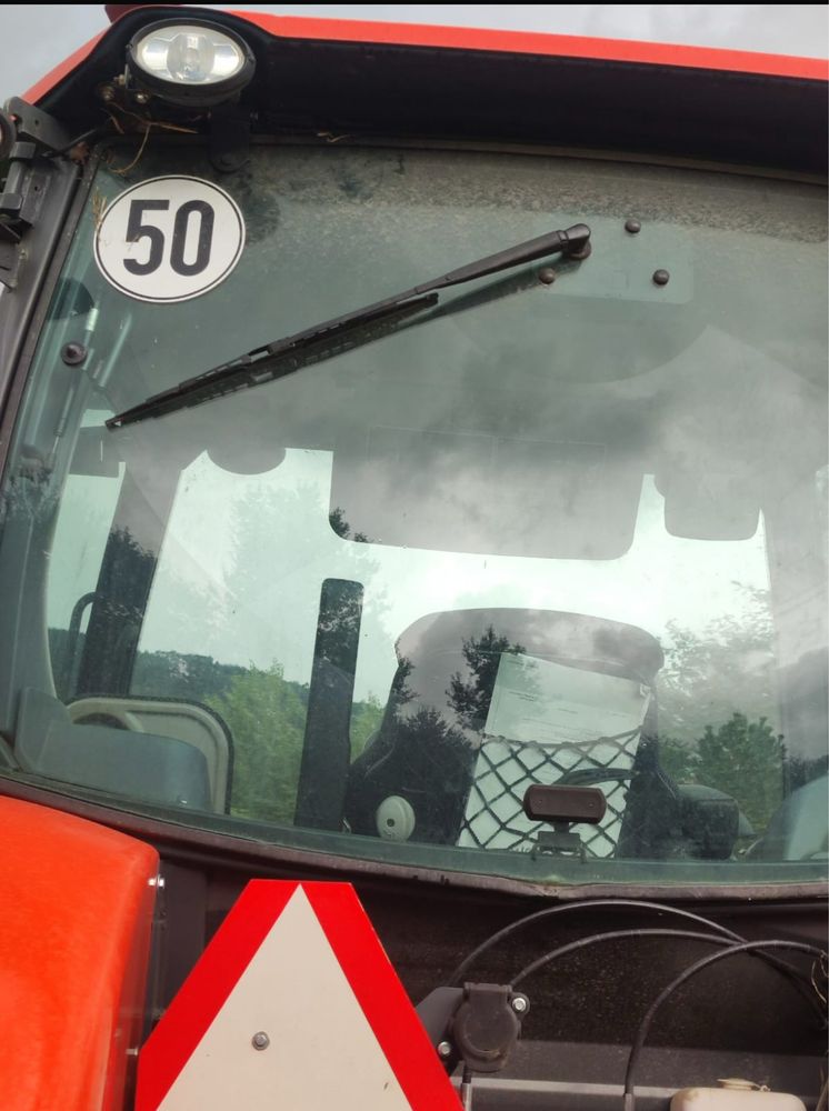 Trator Kubota M6121 como novo