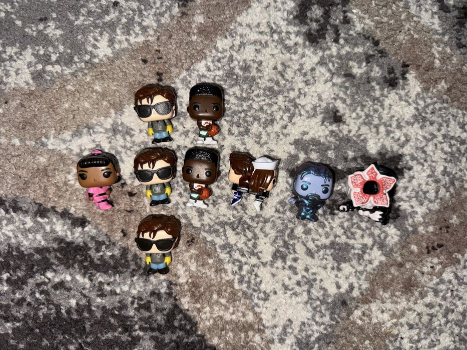 Фігурки Kinder Joy Stranger Things / Очень странные дела