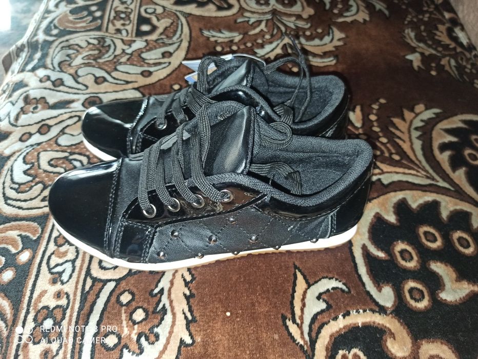 Продам нове взуття для дівчинки 35р.